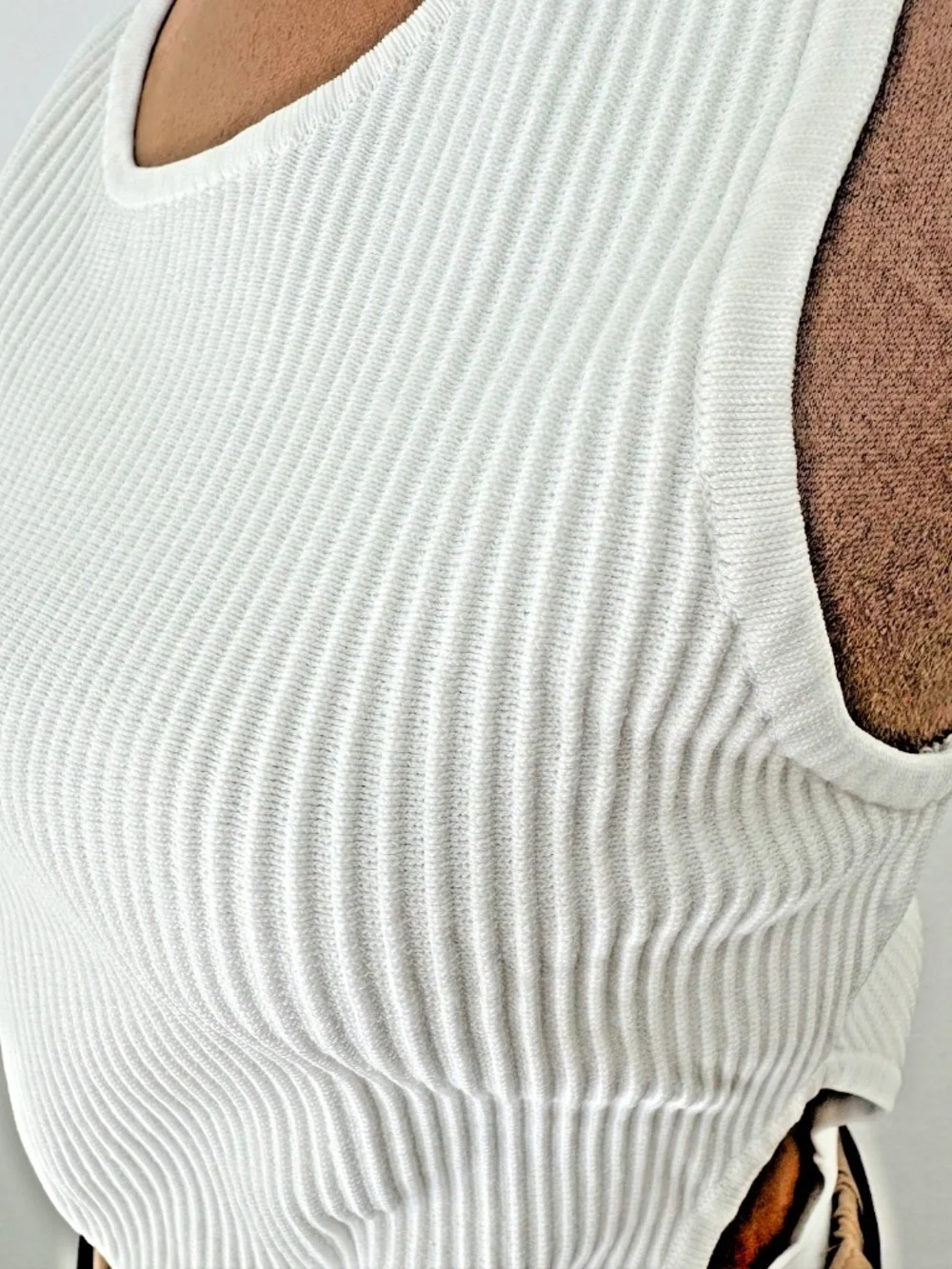2-Piece Preloved Women's Outfit White Sleeveless Knit Top & Brown Pleated Skirt - Picture 4 of 5